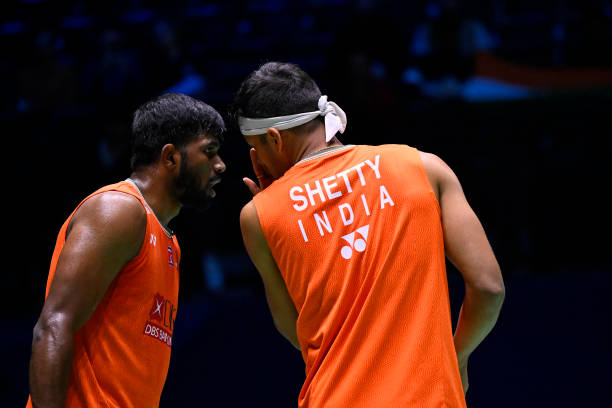 羽毛球发球违例？击球点高度超15米会被判罚