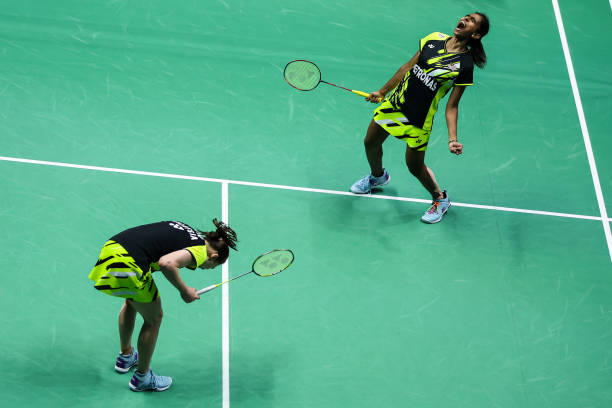 羽毛球双打入门图解:配合技巧与跑位策略