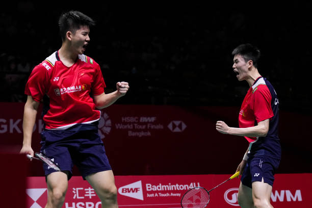 羽毛球耐打测试：Yonex、Victor等品牌大比拼