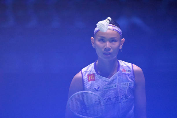 羽毛球场地材质与尺寸的关系：塑胶、木地板的差异