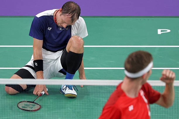 羽毛球场地规则图示：如何正确测量与标记场地