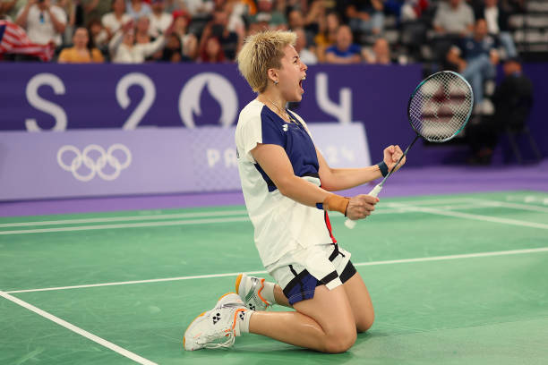 进攻型VS防守型：哪种羽毛球拍更耐打？实测对比