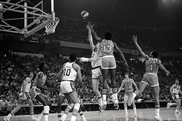 新王登基还是卫冕成功？总决赛第一场看点全解析