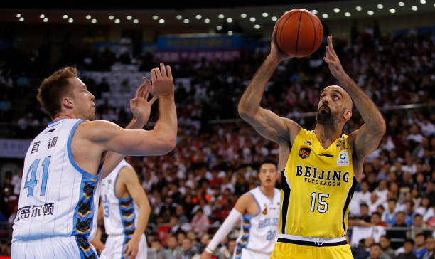 现代大前锋必备技能：三分、篮板与防守