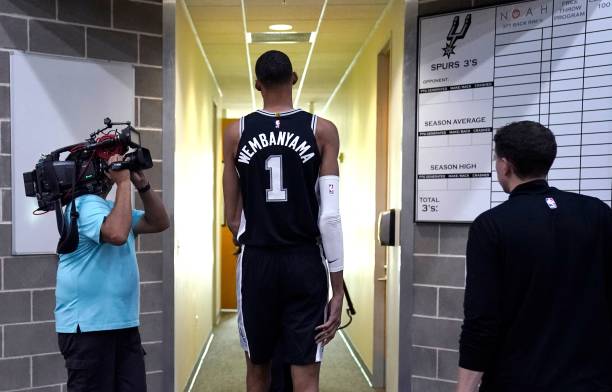 运球动作的生物力学：如何优化发力与减少失误