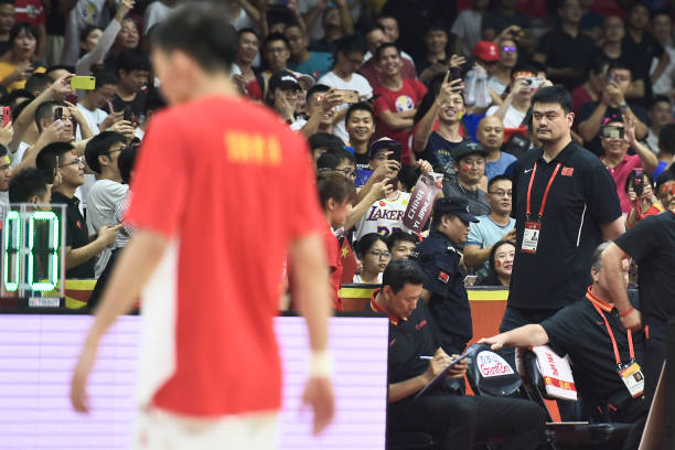 如何选择性价比高的篮球板？价格与质量分析