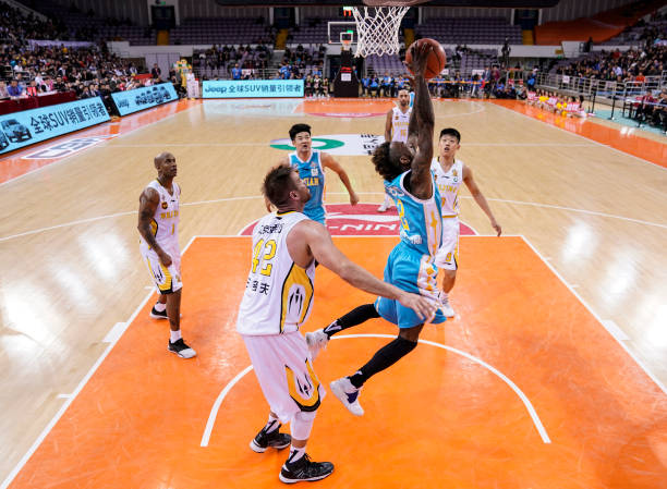 篮球场塑胶地板施工前的准备工作