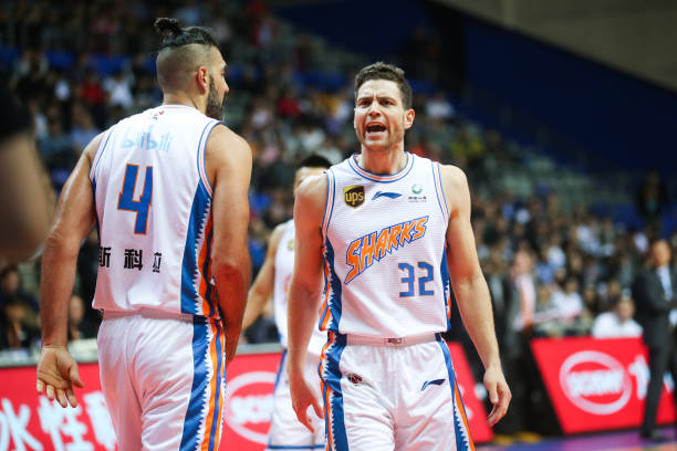 张伯伦身高2米16，臂展究竟有多惊人？