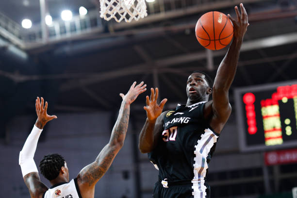 马刺队伤病报告：凯尔登·约翰逊膝伤恢复良好，预计季初回归