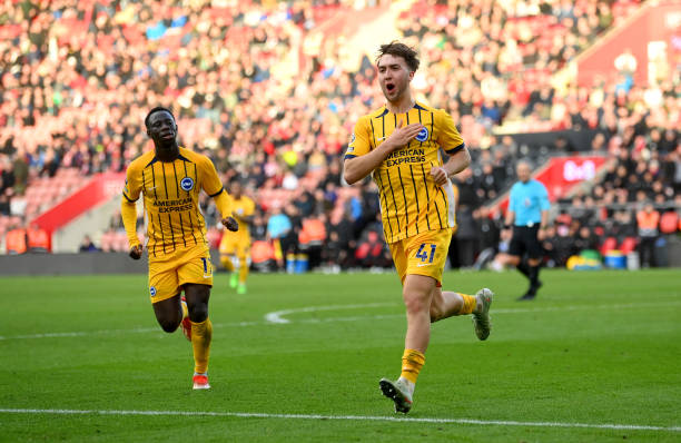 青训教父的坚守:崇明岛上的足球梦想与汗水