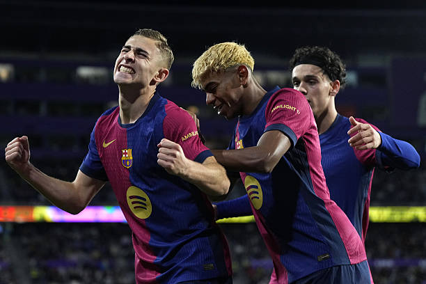 拜仁慕尼黑2020年六冠王之路：王者之师的统治力