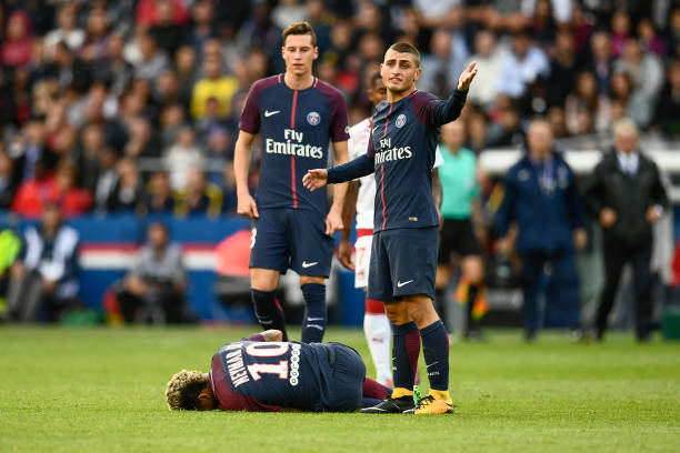 点球大战中的心理博弈：守门员提前移动的利弊