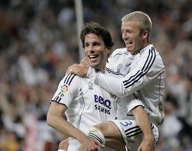 越位陷阱战术解析:防守方如何利用规则制造越位