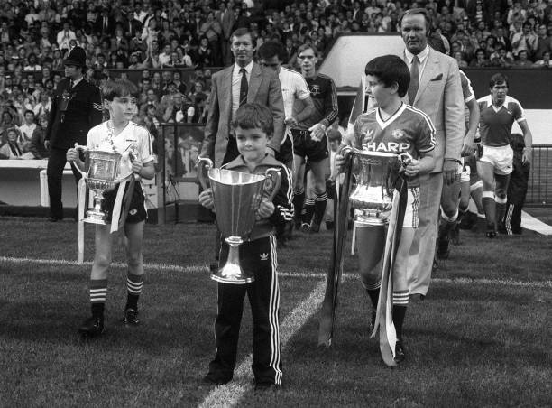 从80年代到现代：马拉多纳与梅西如何定义过人艺术？