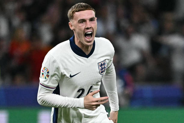 点球补射的合法条件:守门员犯规还是球反弹?