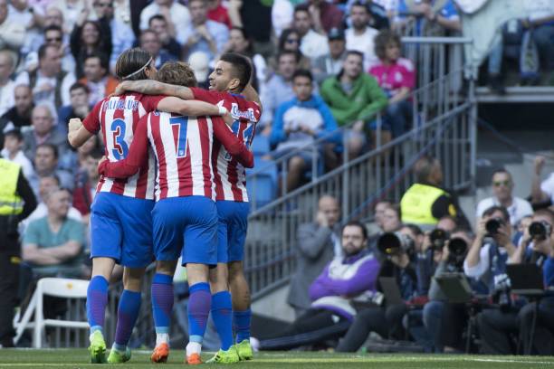 为什么我会梦见足球场挤满了观众?