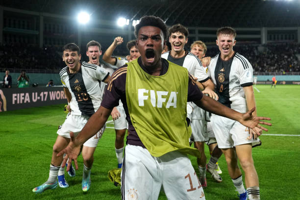 场地尺寸与划线标准：如何规划专业级笼式足球场