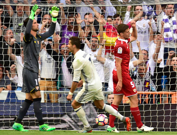 罗马里奥职业生涯总进球数揭秘：他到底打进了多少球？