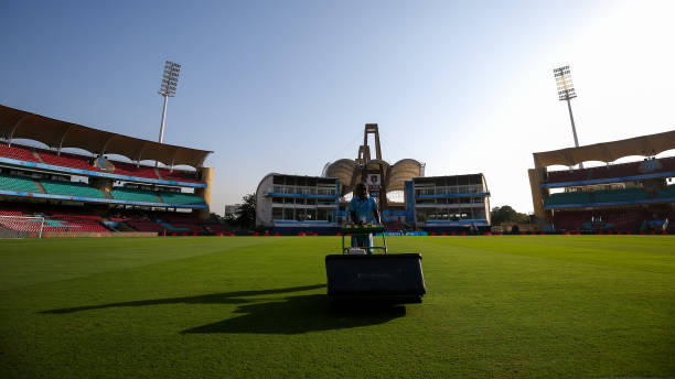 谁在领跑?2025欧冠8强3席诞生,黑马球队惊艳全场