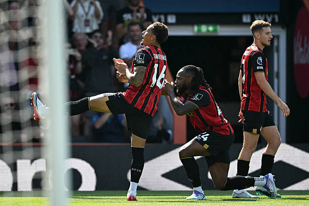 曼城队实现英格兰联赛杯四连冠，2021赛季再度登顶