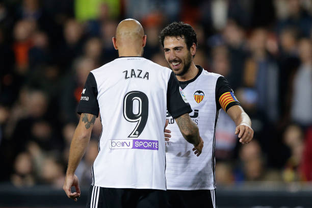 梅西发文致敬恩师马拉多纳：你教会我的不仅是足球