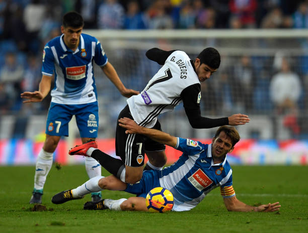 凯恩的进球机器 vs 维尔茨的魔术师:超级球星如何左右积分榜走势?