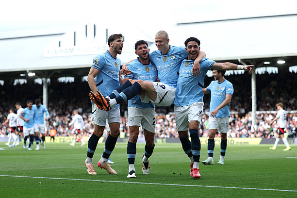 专业性角度，分析其比赛策略