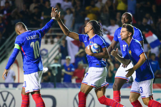 从传球到单刀:越位规则如何影响进攻选择?