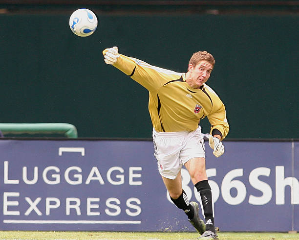 VAR与裁判规则升级：欧冠2024赛季执法新变化