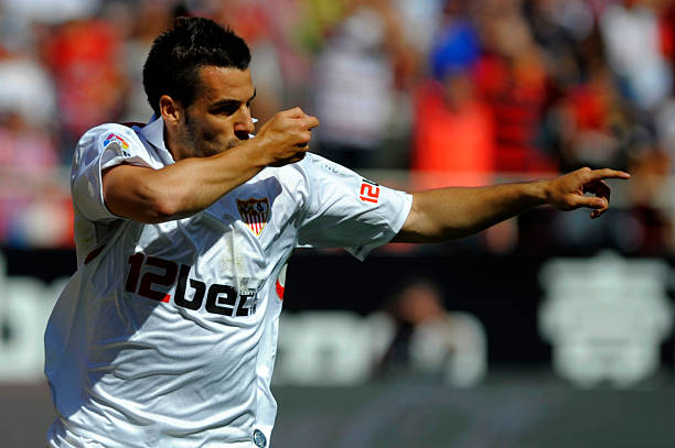 业余球员射门踢空导致脚踝扭伤，警示运动安全