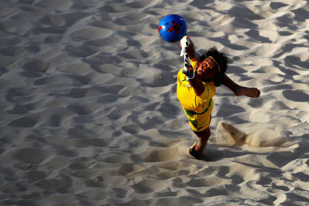 罗纳尔多如何助力巴萨与皇马问鼎西甲？传奇生涯解析