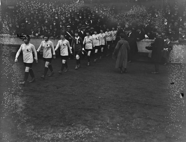 球星对决：欧冠淘汰赛关键球员表现前瞻