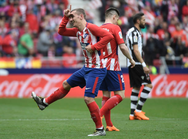 哈桑萨斯进球后激情庆祝,队友疯狂拥抱致敬