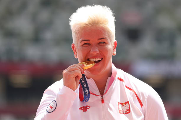 吴敏霞职业生涯精彩瞬间：那些年惊艳世界的跳水照片