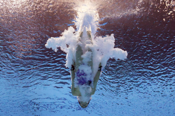 苏炳添9秒83破亚洲纪录，跑步视频重温经典时刻！