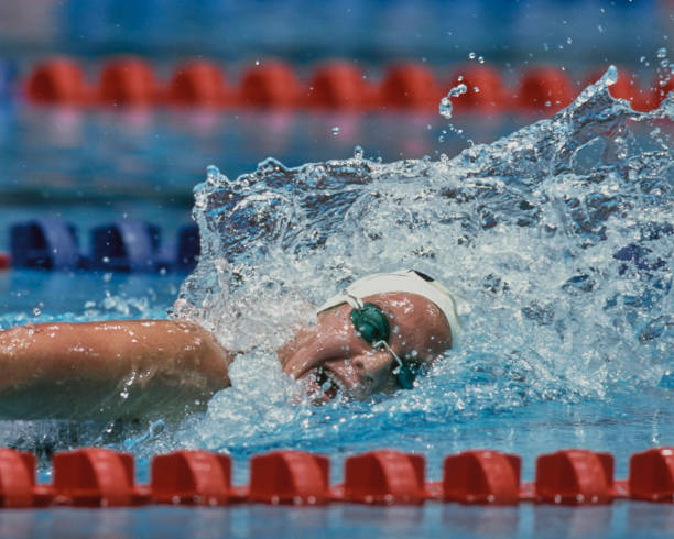 进阶技巧：如何帮助孩子提高游泳速度与耐力