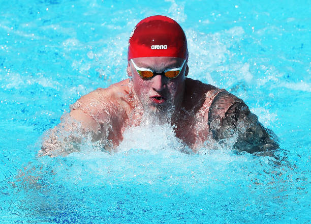 水波之间的哲思：潘洋游泳的深层寓意