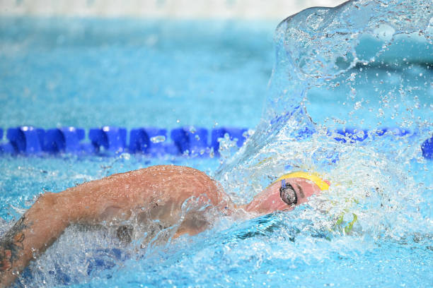 游泳与赘肉说再见：正确姿势让减肥事半功倍