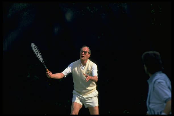 挥拍轨迹对上旋发球落点与旋转的影响研究