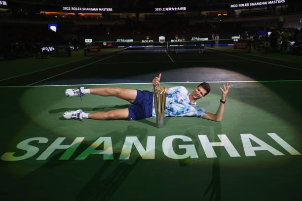 解读网球免费观看直播平台中的社会隐喻与哲学思考