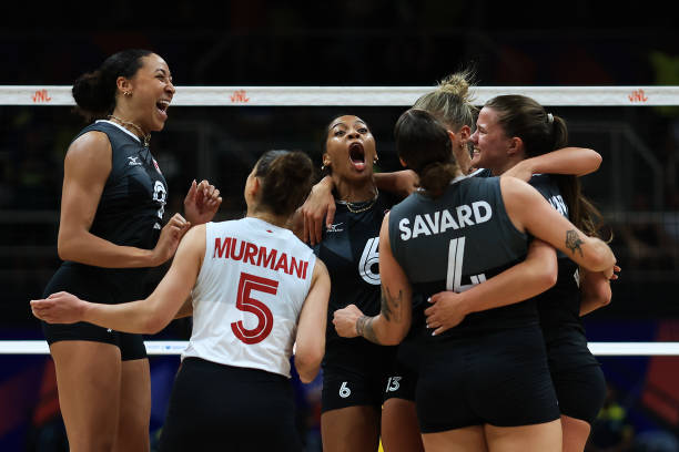 从视频回放看排球后排进攻犯规的判罚细节