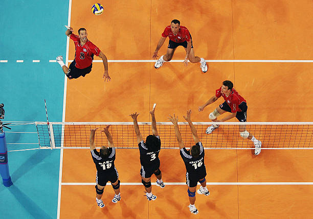 鱼跃救球在排球中的重要性：防守技术的关键环节