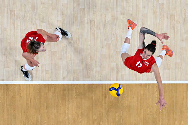 球迷热议：周苏红是否适合担任女排主教练