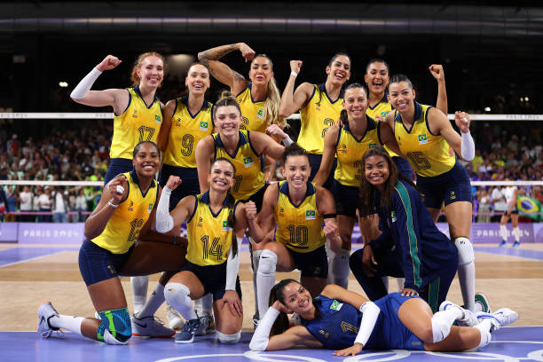 图解排球站位与轮转：团队配合的关键步骤