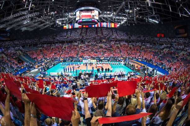 揭示一个常见误区，突出“全身发力”的关键点，引发好奇