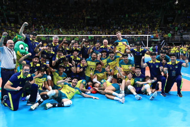 冯坤的退役生活：从球场到教练席的转变