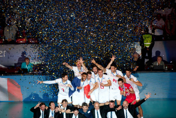 排球女将：青春与汗水的竞技场