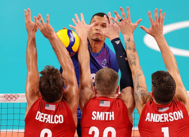 排球规则详解：发球后位置交换的合法性