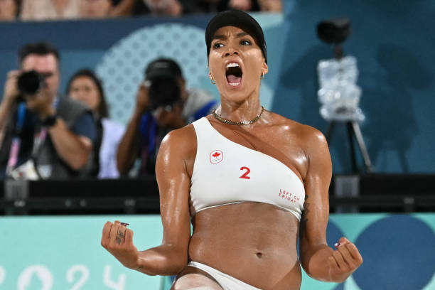 排球训练技巧：对墙打和颠球的难度对比