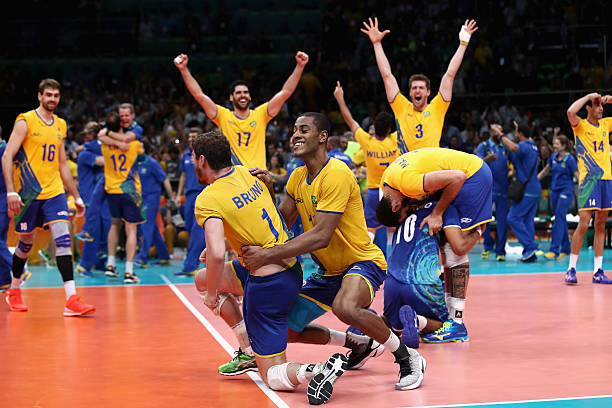 气排球场地天花板最低高度是多少？